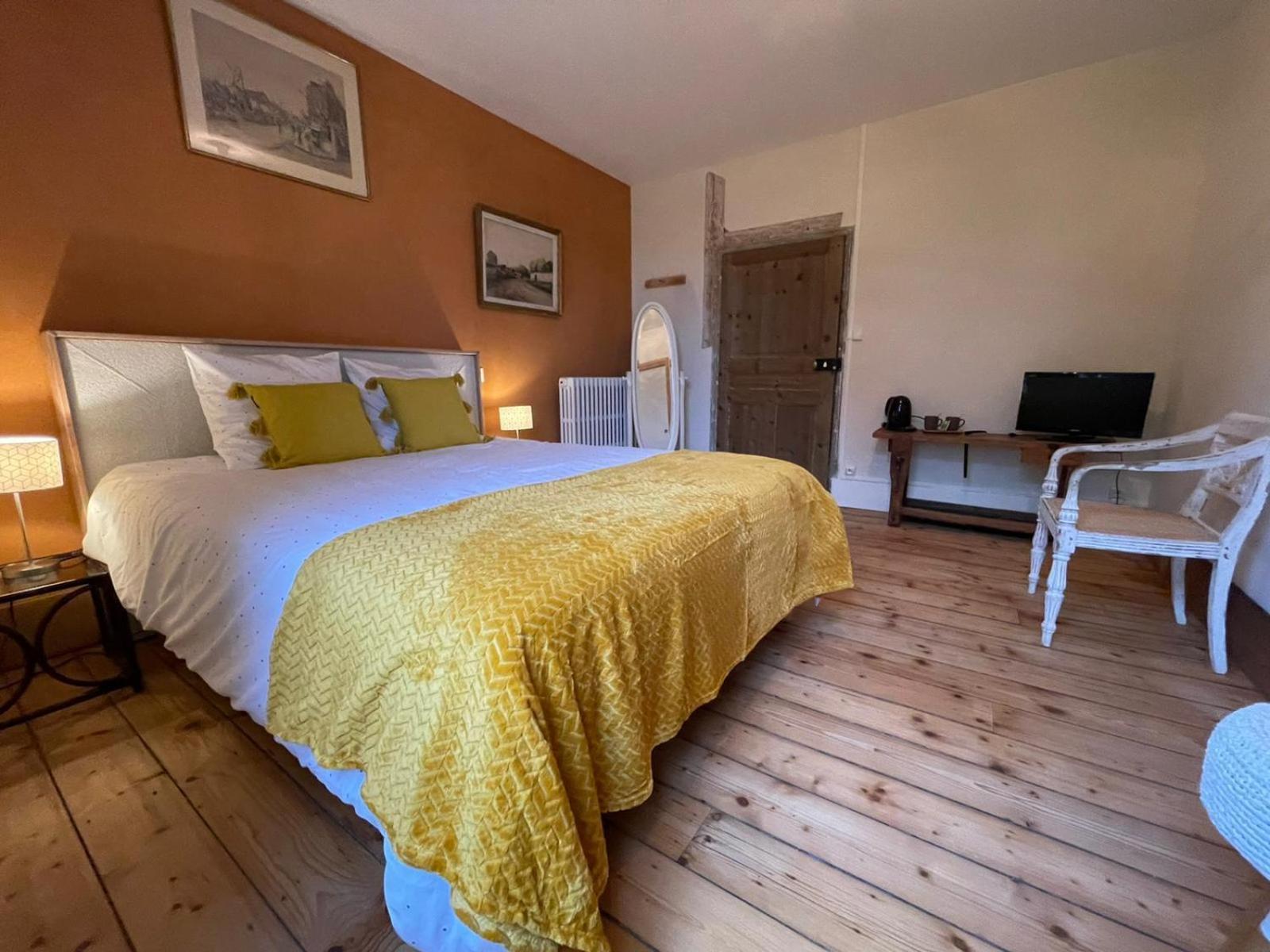 La Porte Des Pres Cluny Room photo